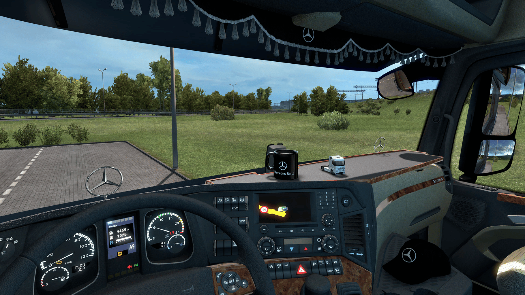 Euro Truck Simulator 2: Actros Tuning Pack screenshot