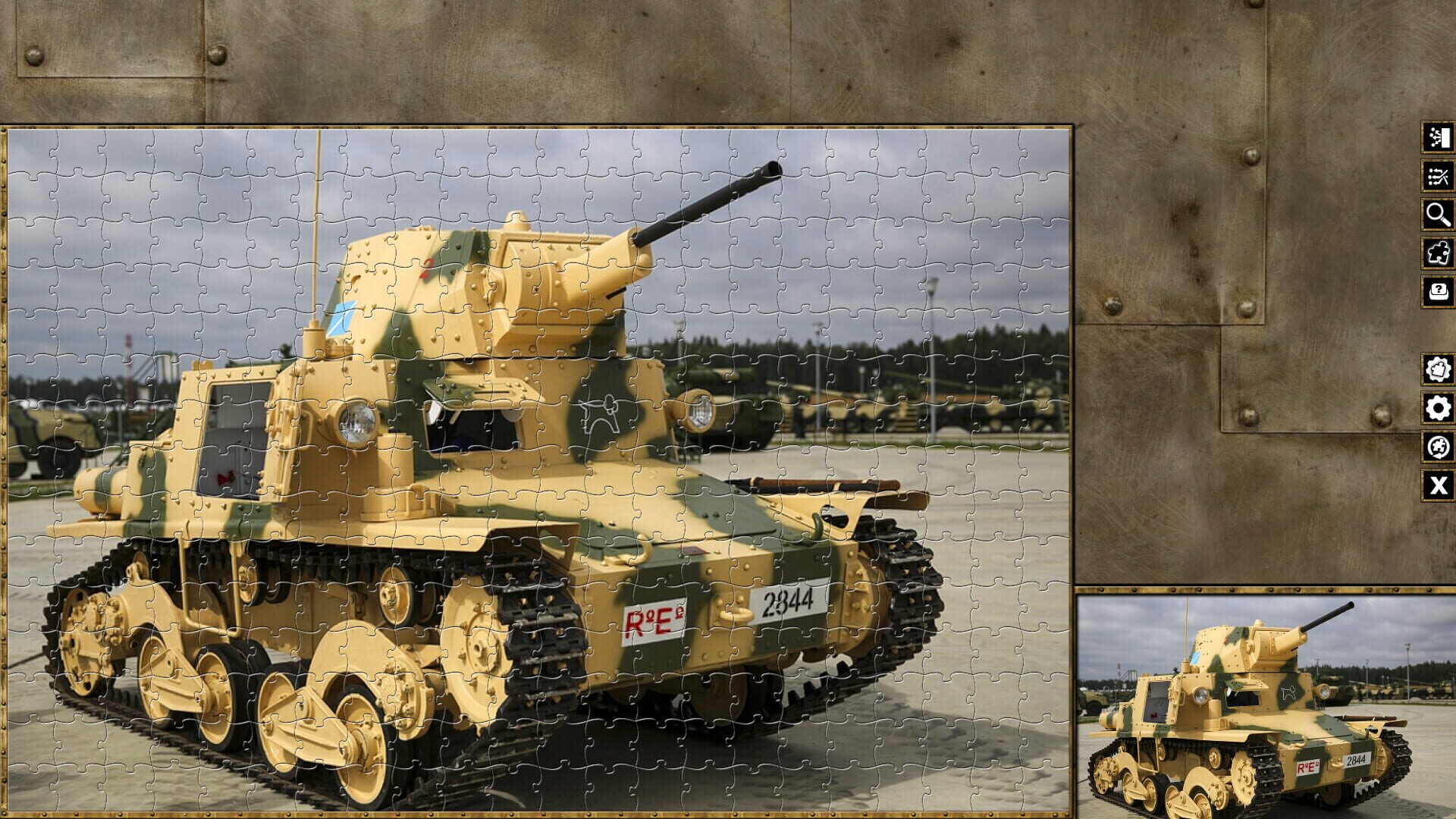 Pixel Puzzles WW2 Jigsaw: Italian Tanks - Screenshot