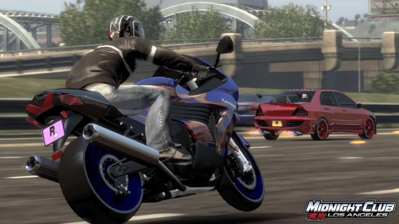 لقطة لعب: سباق دراجات وسيارات على جسر في ميدنايت كلوب