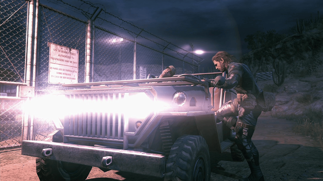لقطة لعب ليلية مع مركبة وإضاءة كشاف في Metal Gear Solid V