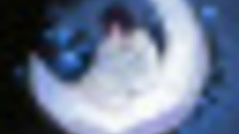 Кадър от Moonlight Cradle