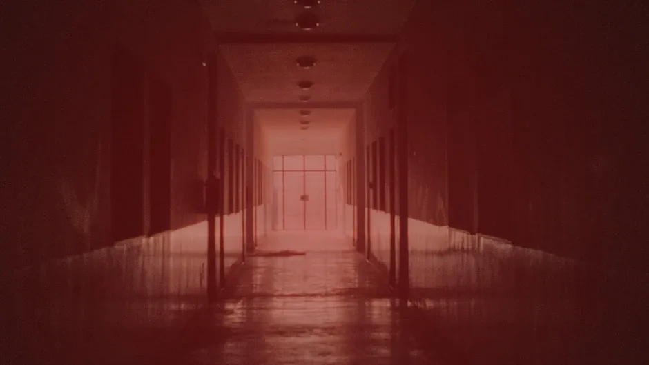 Кадър от Lights Out, Run