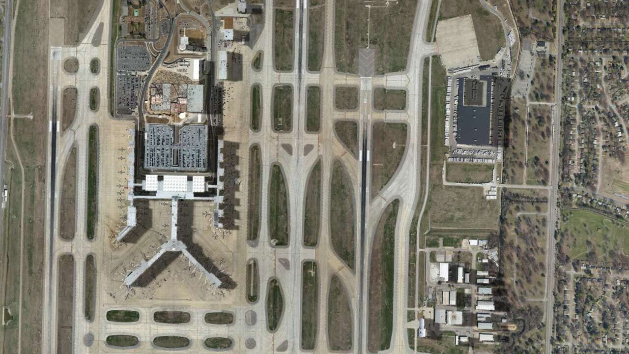 Tower!2011:SE - Memphis KMEM Airport Image