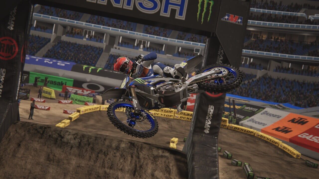 Monster Energy Supercross 25 x Monster Jam Showdown: Dirt Master Edition — Screenshot 1
