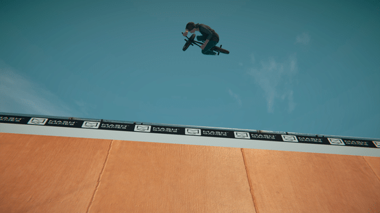 Pipe by BMX Streets Screenshot